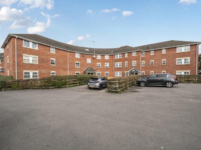 Flat for sale in Easthampstead, Bracknell