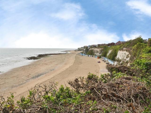 Flat for sale in Upton, Acol