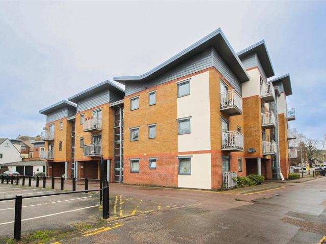 Flat for sale in Cauldwell, Bedford