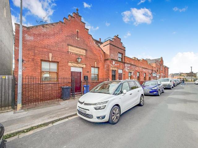 Flat for sale in Drypool, Hull