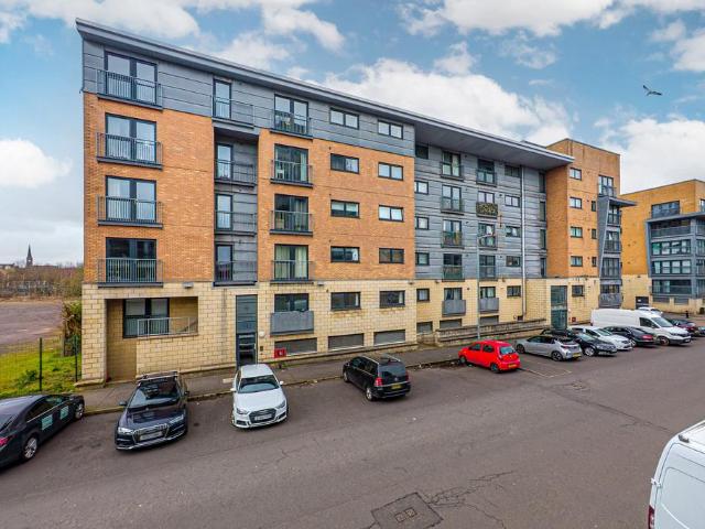 Flat for sale in Strathbungo, Scotland