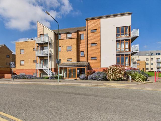 Flat for sale in Swanscombe and Greenhithe, Monks Orchard