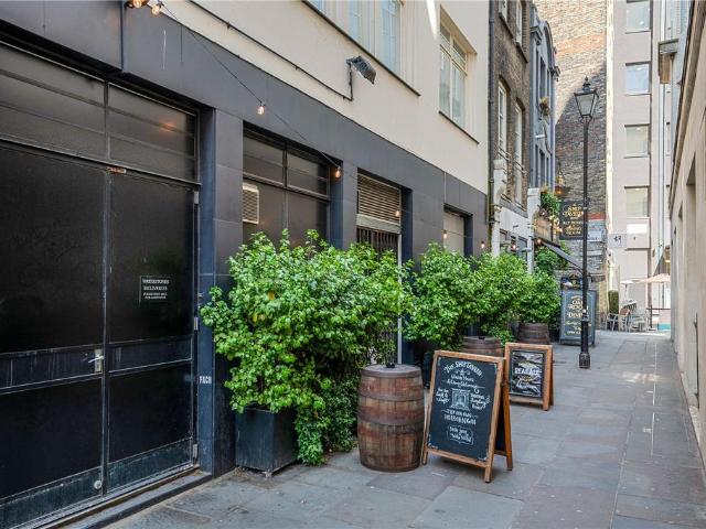 Flat for sale in Holborn, Greater London