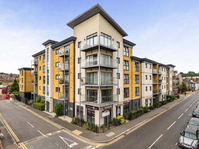 Flat for sale in Strood