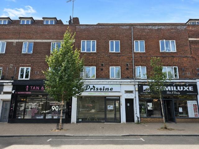 Flat for sale in New Barnet, Greater London