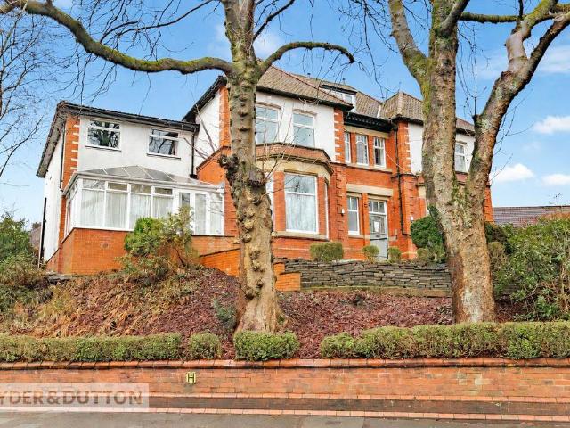 Flat for sale in Saddleworth, Pendock