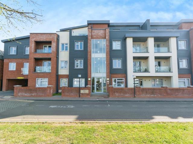 Flat for sale in Shirley, West Midlands