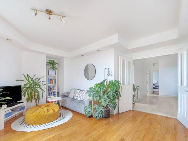 Flat for sale in Mapesbury, Greater London