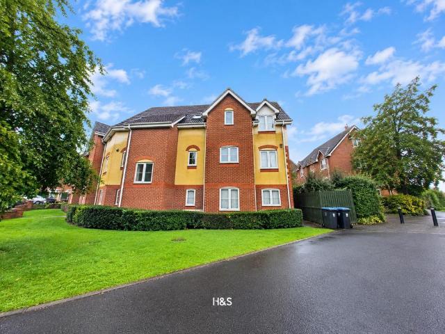 Flat for sale in Walmley, Birmingham