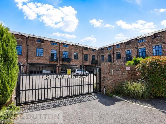 Flat for sale in Wardle, Burnedge