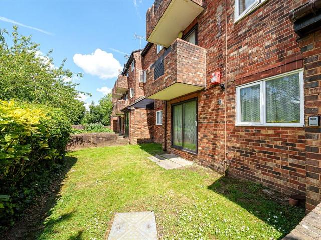 Flat for sale in London Borough of Lambeth, Greater London