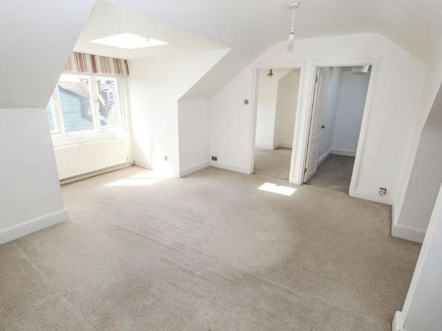Flat for sale in Oxenden, The Bridge