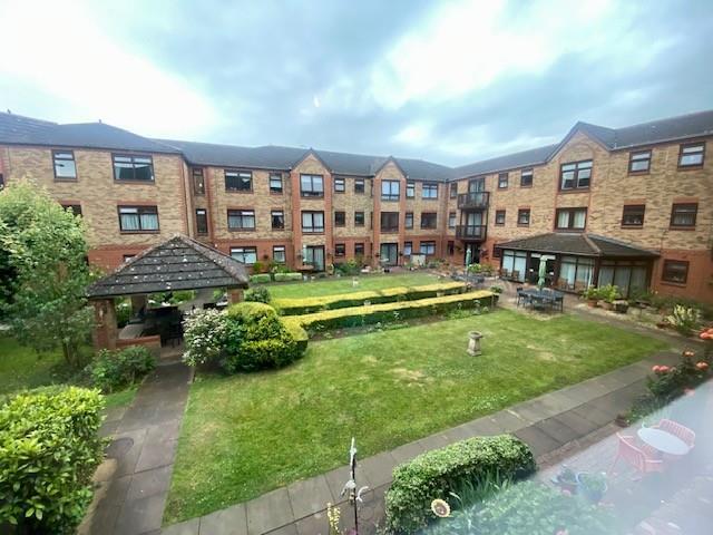 Flat for sale in Evershot, Oxfordshire
