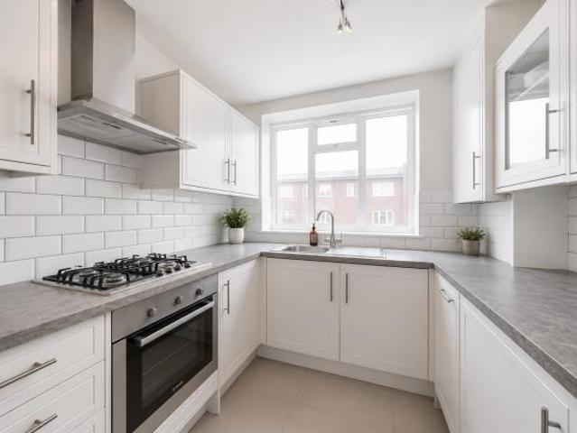 Flat for sale in Kilburn, Greater London