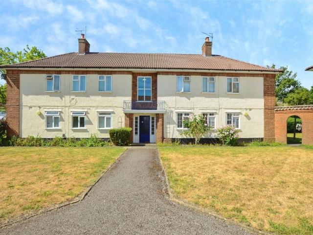 Flat for sale in Battlers Green, Hertsmere