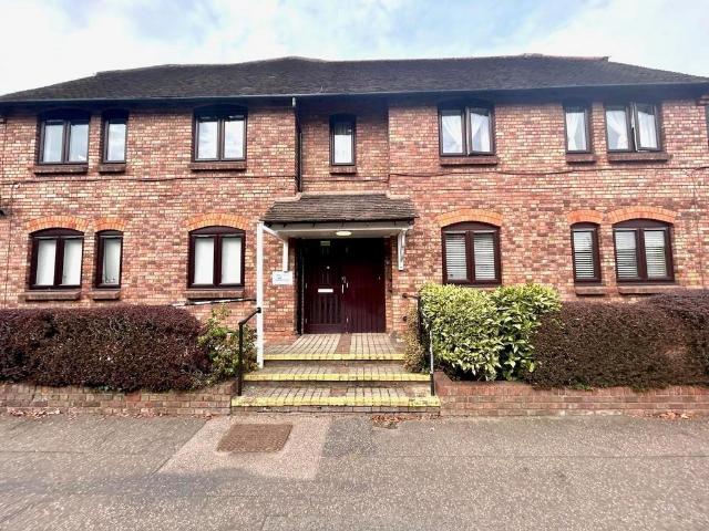 Flat for sale in Epping, Essex