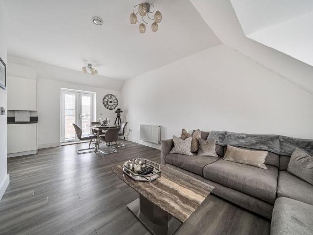 Flat for sale in Locksbottom, Greater London