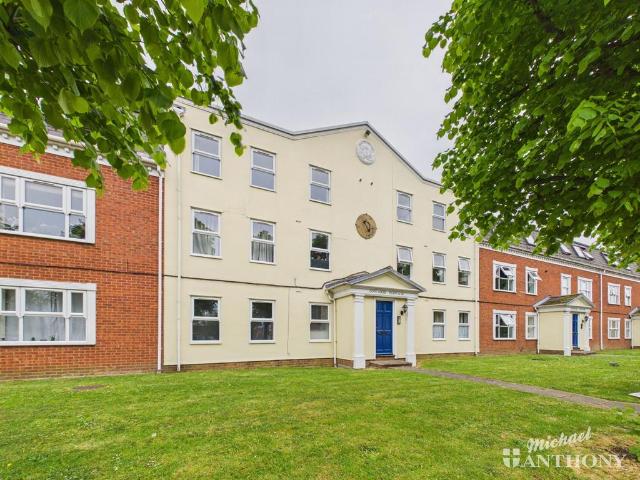 Flat for sale in Watermead, Buckinghamshire