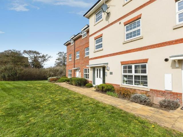 Flat for sale in Shinfield, Three Mile Cross
