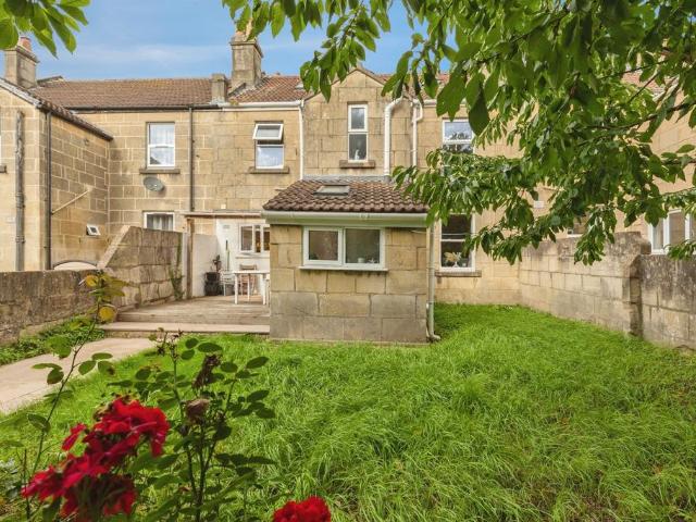 Flat for sale in Oldfield Park, Bath