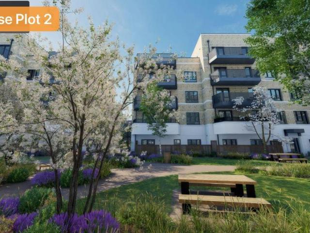 Flat for sale in Strawberry Hill, Cat Hill