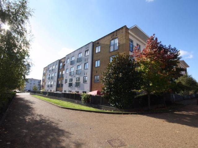 Flat for sale in London Borough of Ealing, Greater London