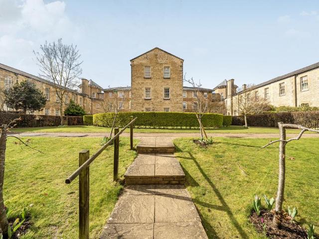 Flat for sale in Littlemore Park, The Slade