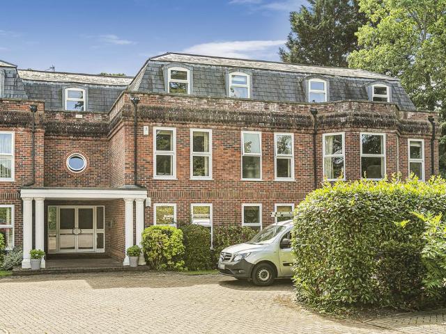 Flat for sale in Old Windsor