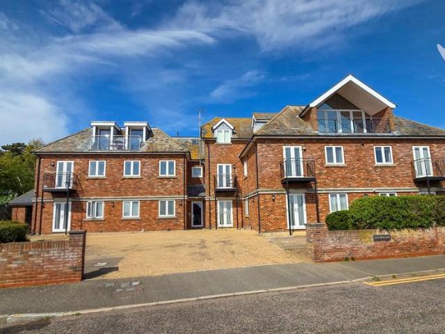 Flat for sale in Frinton and Walton, Dale Hill