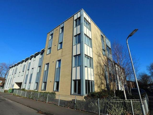Flat for sale in Pillgwenlly, Wales