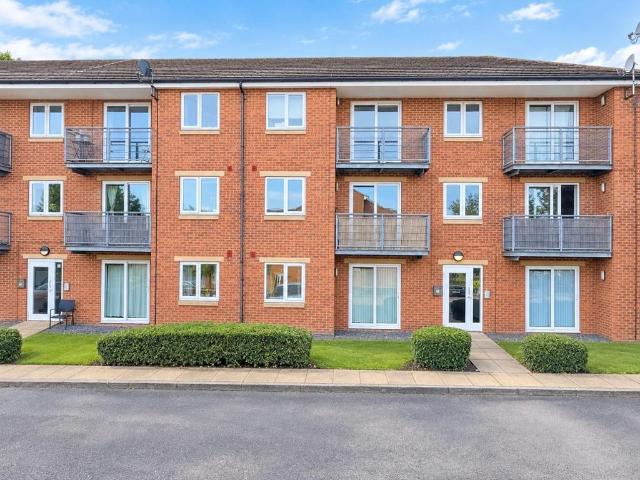 Flat for sale in Farsley, West Yorkshire
