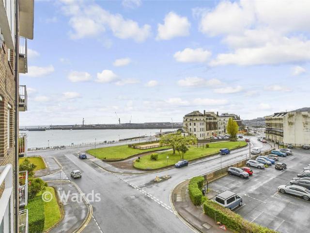 Flat for sale in Clarendon, Ash