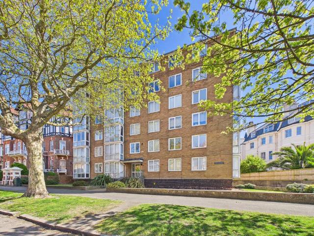 Flat for sale in Folkestone