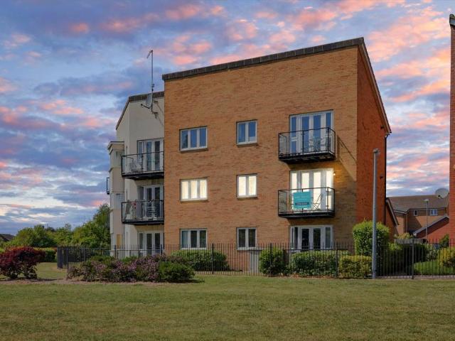 Flat for sale in North Shoebury, Alton Barnes