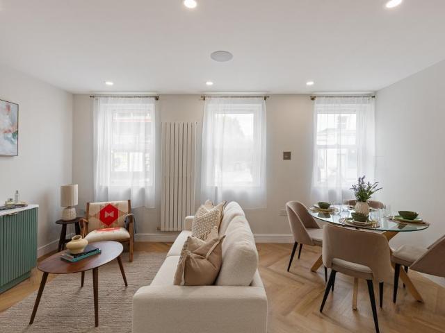 Flat for sale in West Kensington, Greater London