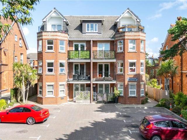 Flat for sale in Boscombe, Bournemouth