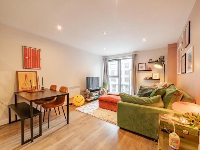 Flat for sale in Georgia, Greater Manchester