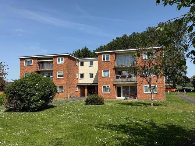 Flat for sale in Galmington, Rumwell