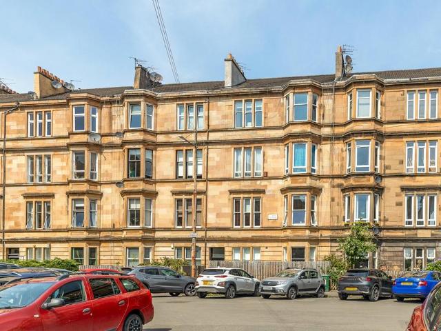 Flat for sale in Strathbungo, Scotland