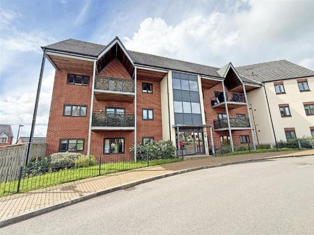 Flat for sale in Lightmoor Village, Telford