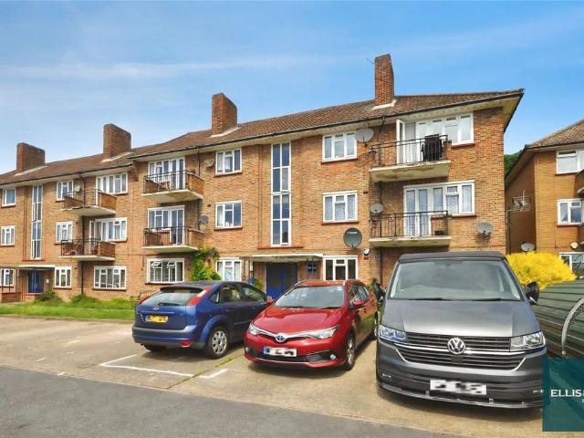 Flat for sale in London Borough of Barnet, Greater London