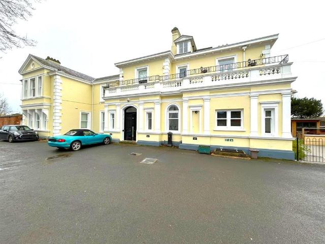 Flat for sale in Bengeworth, Crookhill