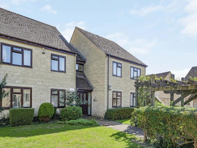 Flat for sale in Fossebridge, Gloucestershire