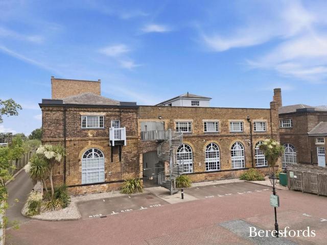 Flat for sale in Ardleigh Green, Greater London