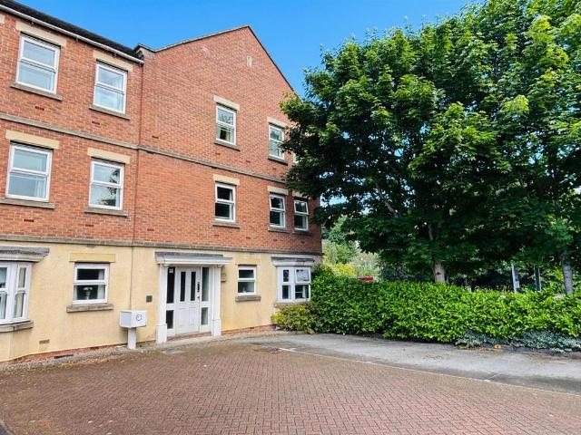 Flat for sale in Wortley, West Yorkshire