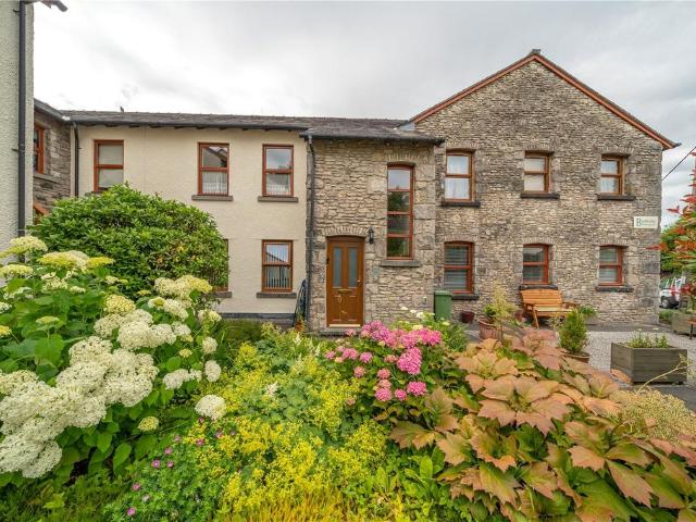 Flat for sale in Levens