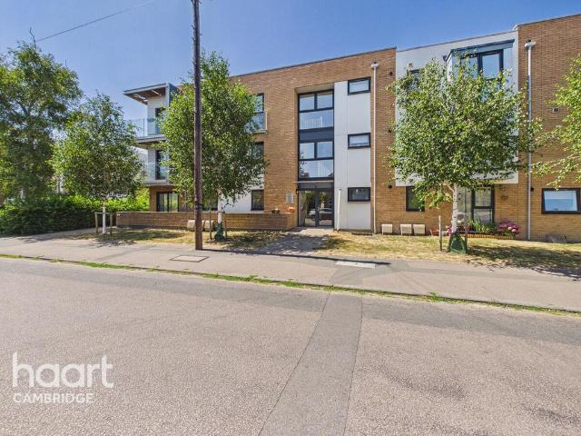 Flat for sale in Arbury, Cambridgeshire