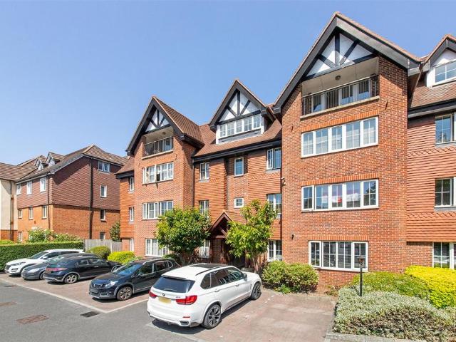 Flat for sale in London Borough of Croydon, Purley