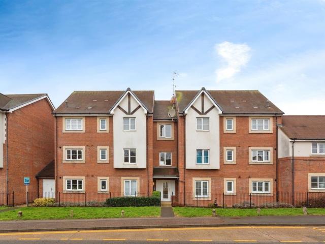 Flat for sale in Bushey