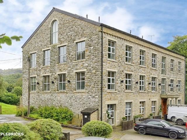 Flat for sale in Saddleworth, Pendock